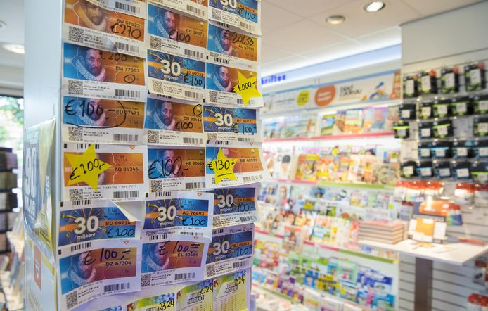 Het winnende lot (30 jaar lang 10.000 euro per maand) werd gekocht bij de Bruna in Vriezenveen.