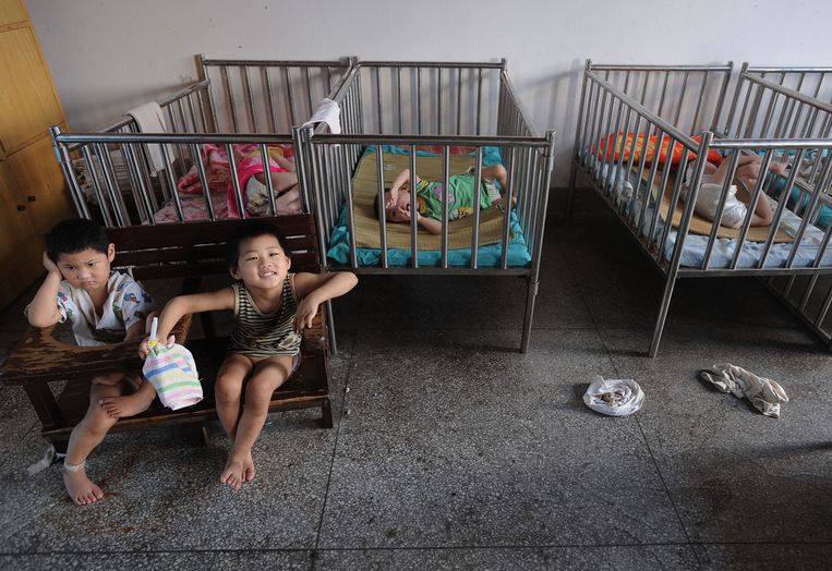 Kinderen in een weeshuis in Wuhu, Oost-China in 2009.  Beeld ANP