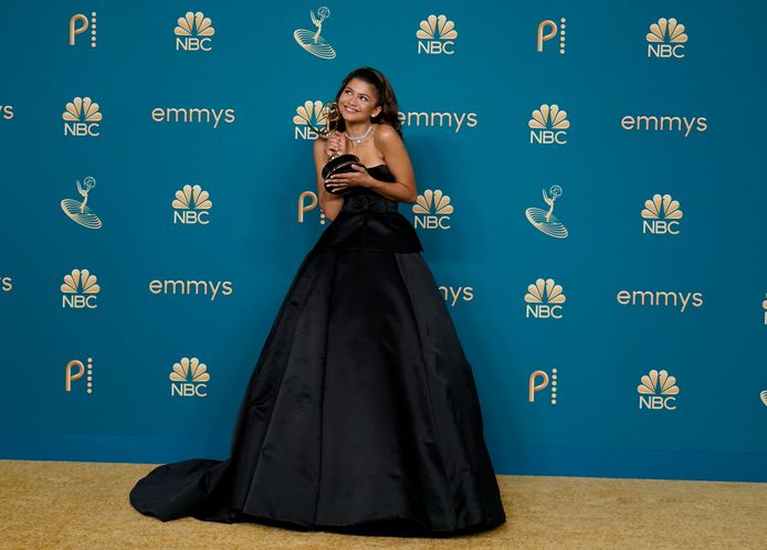 IN BEELD. De mooiste jurken op de rode loper van de Emmy Awards |  Celebrities 