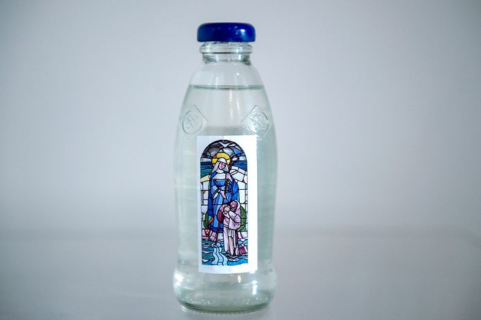 Het etiket op het flesje is geïnspireerd op het glas-in-lood-raam in de Gertrudiskapel.