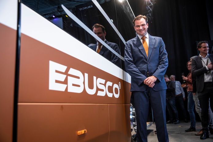 Peter Bijvelds tijdens de onthulling van de nieuwe kunststofbus van Ebusco in 2019