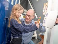 Sjoerd geeft kind digitaal zakgeld voor goede doelen: ‘Moeten leren om gevers te zijn’