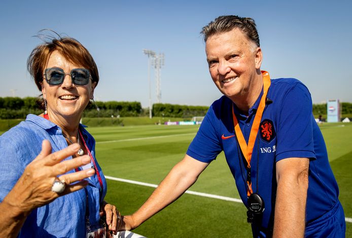 Louis Van Gaal samen met zijn Truus in Doha.