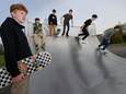 Jongeren die vorige maand een crowdfunding-actie begonnen om het skatepark op De Maat te vernieuwen. Van links nar rechts Gideon, Sam, Moos, Jordy, Lucas en Jesse.