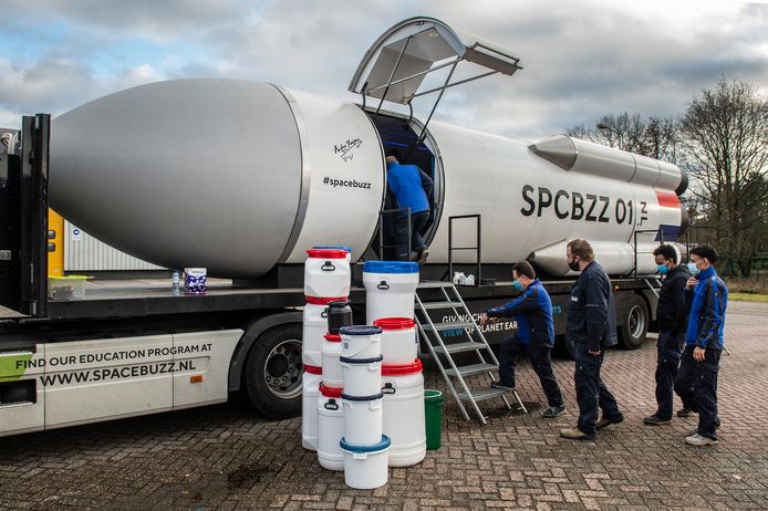 Het bezoek van de Spacebuzz, mede ontwikkeld door astronaut André Kuipers, hoorde bij een duurzaamheidsproject vorig jaar bij CurTec.