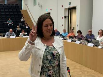 Debbie Vlaeminck legt eed af als nieuw gemeenteraadslid voor N-VA