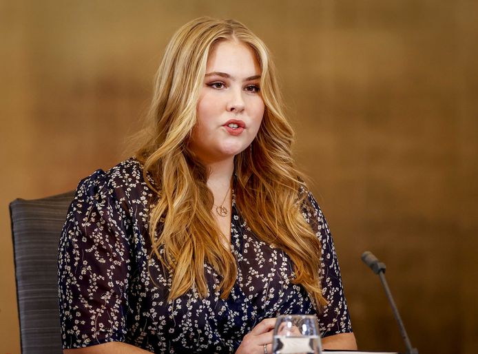 Prinses Amalia tijdens haar eerste toespraak.