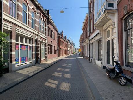 Verwarde man (25) met ontbloot bovenlijf betast meerdere vrouwen in centrum Tilburg