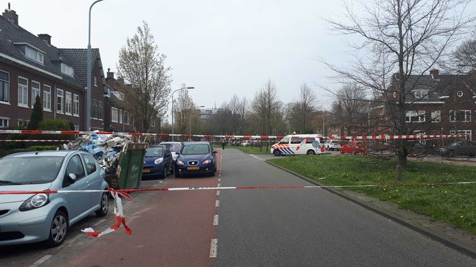 De Orionweg in Haarlem is afgezet met politielint.