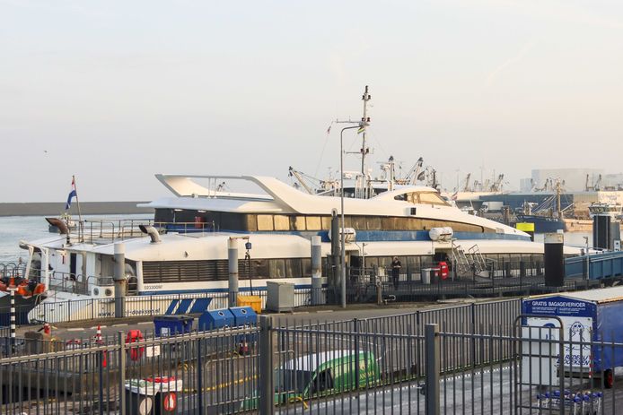 De snelboot Tiger van rederij Doeksen in de haven van Harlingen.