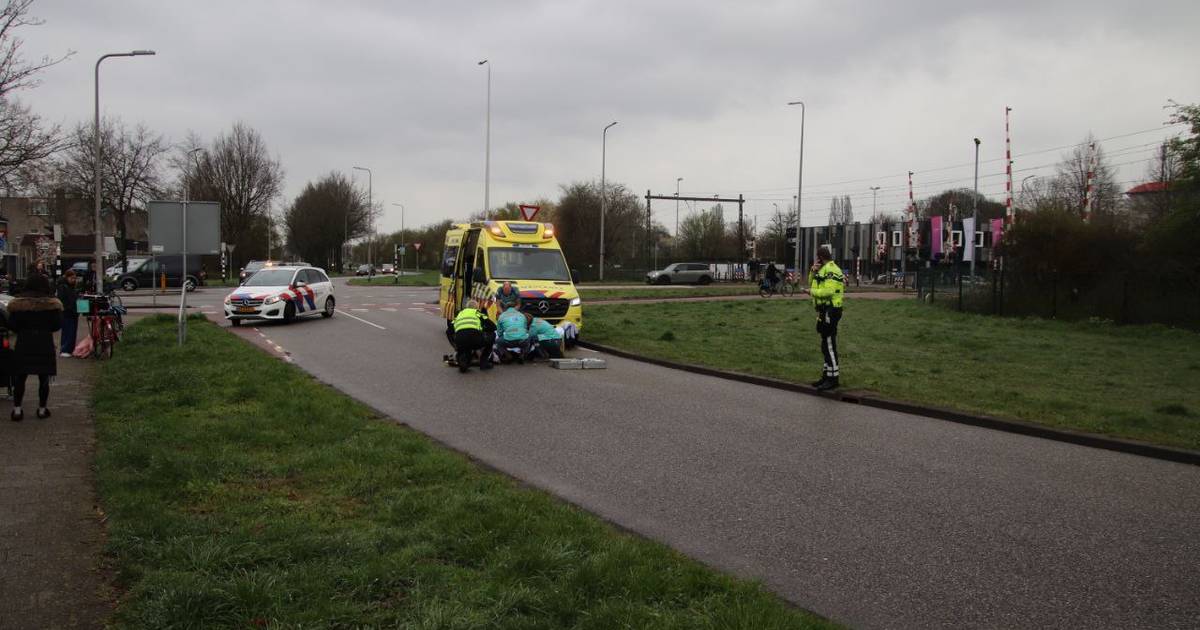 Bestuurder die in Zwolle eerst doorrijdt na aanrijding maar zich bedenkt, meegenomen door politie.