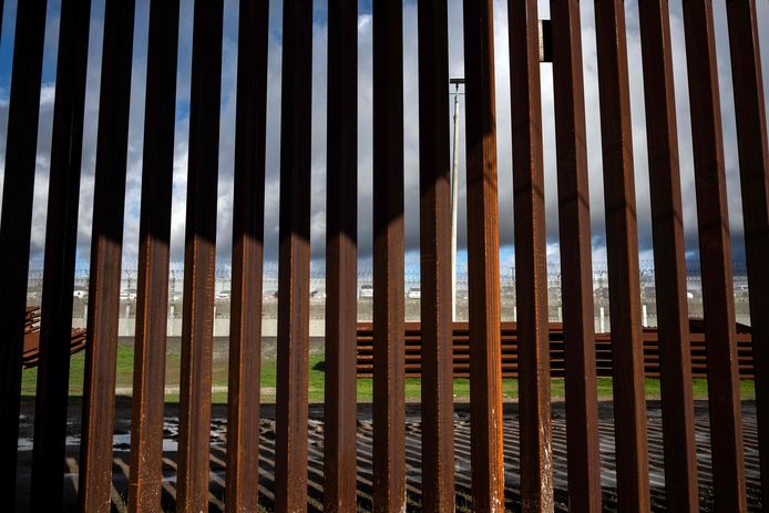 Aan grote delen van de grens tussen Mexico en de Verenigde Staten staat al een stalen afsluiting.