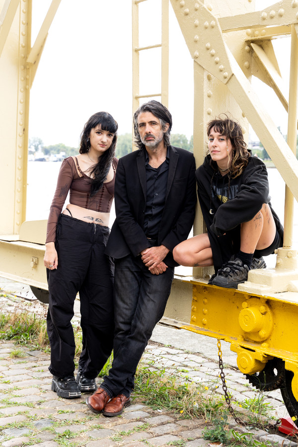 Gitarist Mauro Pawlowski en zijn favoriete vrouwelijke gabberdj’s