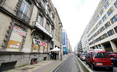 “Stop à la crise d'accueil” veut contraindre Fedasil à se porter garant du squat rue de la Loi à Bruxelles