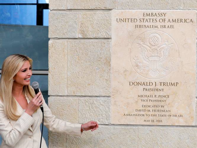 Ivanka Trump opent ambassade, terwijl 80 kilometer verderop 52 doden vallen