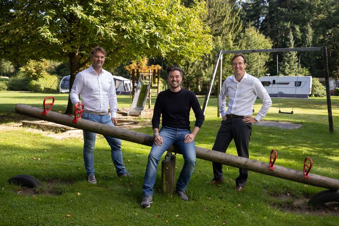 Vakantiepark Molecaten in Hattem. Van links naar rechts: de broers Tim en Luke Slager en zwager Ton de Rooy.