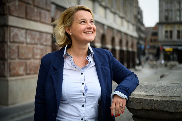 Erica Caluwaerts wil met haar nieuwe, 'liberaal ethische' partij mee aan tafel zitten na de lokale verkiezingen.