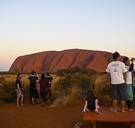 De Aboriginals krijgen hun zin: toeristen mogen de heilige Uluru-rots niet meer beklimmen