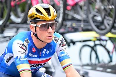 WATCH LIVE. Evenepoel attentively in the first echelon, is he going for his own success? Watch the final stage of the Tour of Britain LIVE as an HLN subscriber