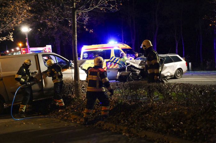 Poolse man (46) overleden na frontale botsing Rondweg in Bladel, man ...