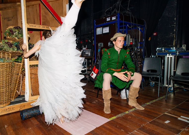 Kostuumrepetitie voor de balletklassieker ‘Giselle’, door The United Ukrainian Ballet Company. Beeld Lin Woldendorp