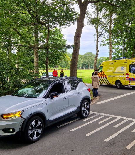 Auto’s botsen op elkaar in Nijkerk, één bestuurder naar ziekenhuis