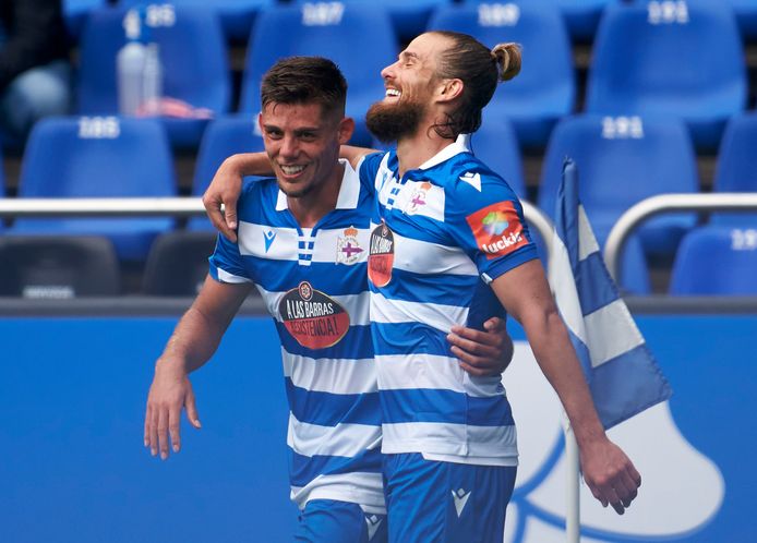 Christian Santos juicht met Javi Montero.
