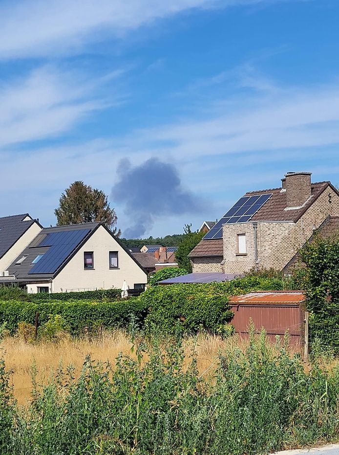 De enorme rookpluim was ook vanuit Opglabbeek zichtbaar.