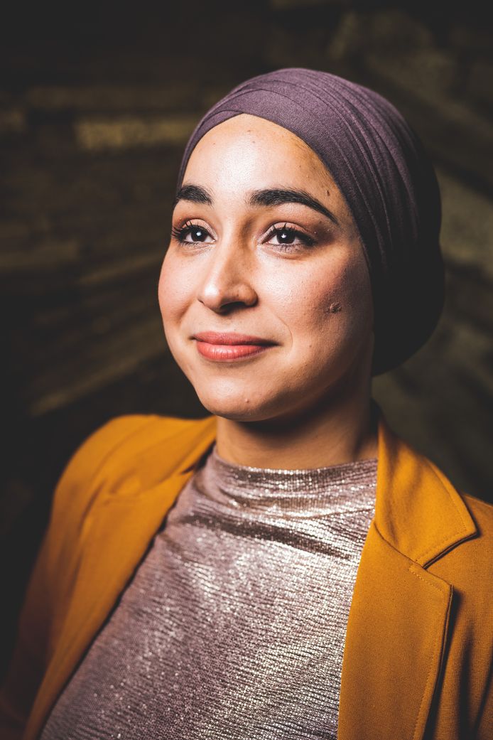 Hafsa El-Bazioui is de eerste schepen in Vlaanderen met een hoofddoek. Dat zorgde meteen voor vuurwerk in de Gentse gemeenteraad.