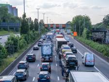 Een uur file op Antwerpse Ring richting Nederland vanaf Kennedytunnel: ongeval met vrachtwagen