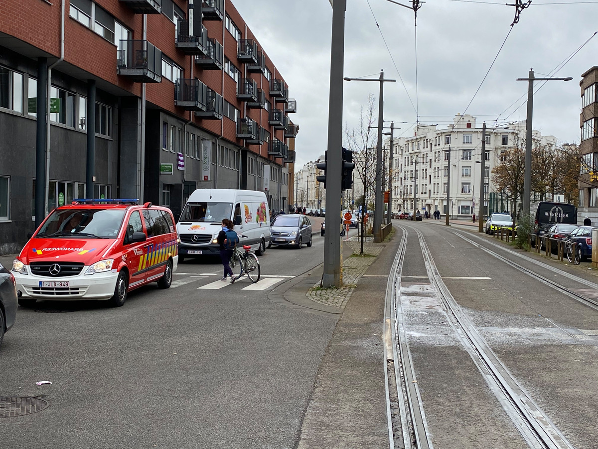 Man zwaargewond na aanrijding door tram in Hoboken Foto hln.be