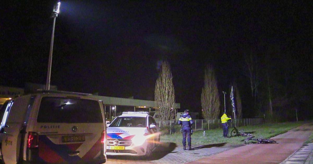 Twee fietsers gewond bij aanrijding op Oldenzaalsestraat in Hengelo.