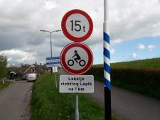 Rechter: Lopik mag in zomer en lente motorrijders weren van Lekdijk
