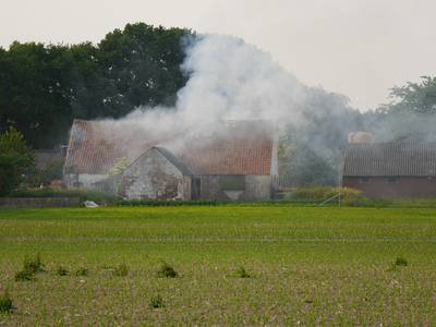 Flinke rookontwikkeling bij schuurbrand in Milsbeek