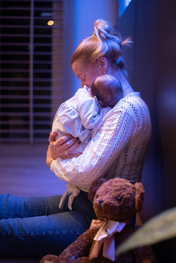 Bibi-Karlijn met haar dochtertje.