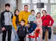 Achmed Haj Yahya, met zes van zijn zeven kinderen in de pastorie van de Gereformeerde Kerk Vrijgemaakt Rotterdam-Delfshaven.