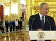 Poetin wacht na speech op applaus dat niet komt: beelden tonen hoe zijn gezicht betrekt en hij zenuwachtig staat te draaien