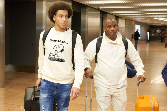 Axel Witsel vloog samen met z'n vader Thierry terug.