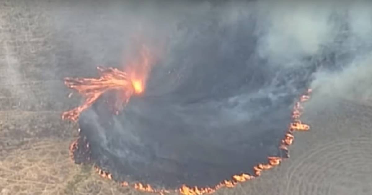 Une Tornade De Feu Filmee En Australie Monde 7sur7 Be