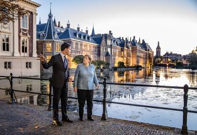 Merkel komt klimaatsnuffelen in Den Haag