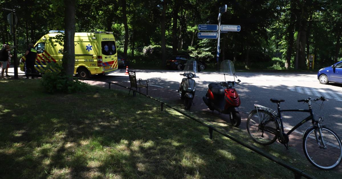 Scooterrijder gewond na botsing met auto in Sint-Michielsgestel.