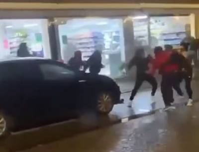 Beelden tonen vechtpartij aan nachtwinkel in Sint-Truiden, waarbij ook geschoten wordt