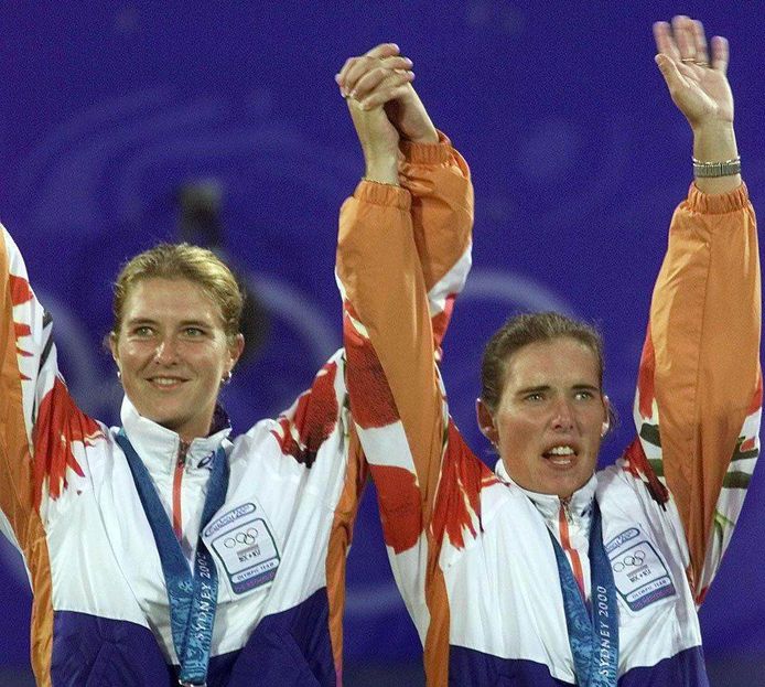 Tennisster Kristie Boogert (links) won op de Olympische Spelen van 2000 in Sydney met Miriam Oremans zilver in het vrouwendubbel. De Amerikaanse zusjes Williams waren in de finale met 6-1, 6-1 te sterk. Boogert vindt het 20 jaar later nog altijd 'mooi zilver'.