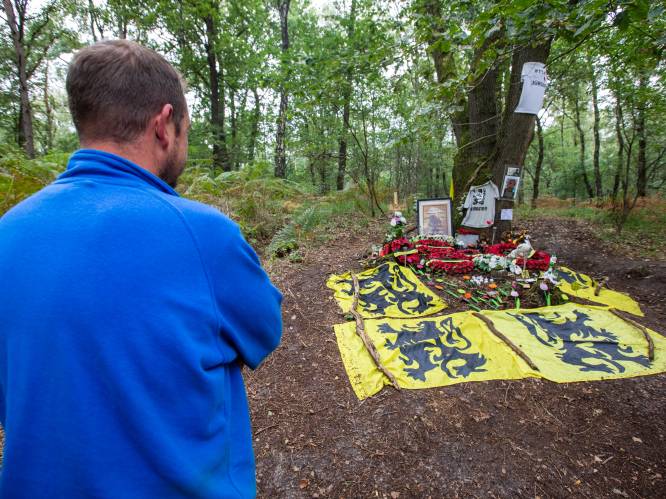 REPORTAGE. Vindplaats van Jürgen Conings is uitgegroeid tot bedevaartsoord: “Op zondag is het hier fandag”