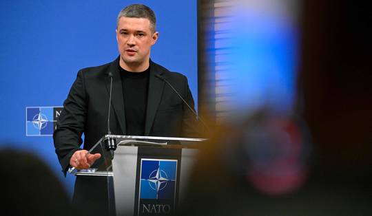 Protesten in Oekraïne tegen ontslag defensieminister Fedorov • Brand in Kiev na nieuwe Russische aanvallen