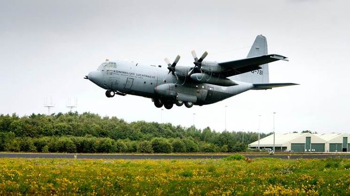 Een Hercules C-130 op Vliegbasis Eindhoven