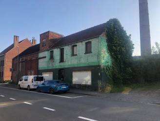 
Er komen veertien woningen en twaalf flats aan de overkant van de Sint-Jozefskerk, er komt ook een ondergrondse garage

