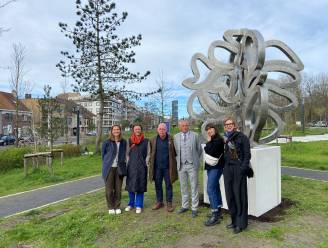 Beaufort-kunstwerken in Knokke-Heist officieel ingehuldigd door curator en gemeentebestuur