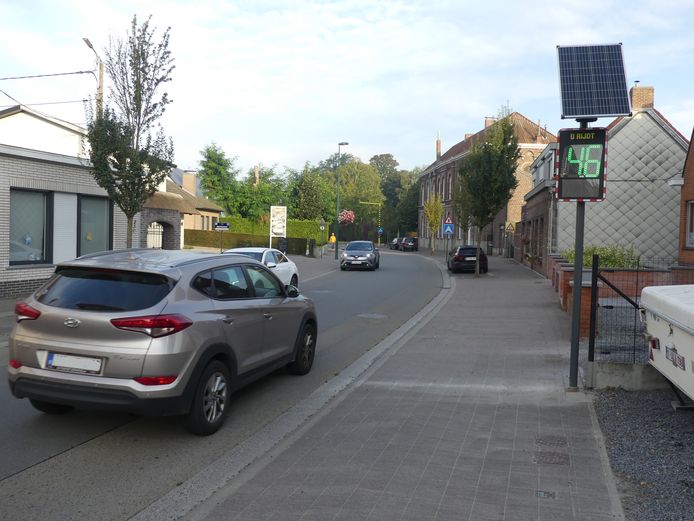 Het verkeersbord in de Dorpsstraat in Machelen-aan-de-Leie geeft momenteel groen licht voor wie 50 kilometer per uur rijdt
