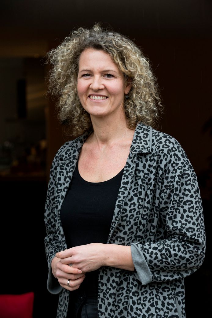 Susan van den Hof left uit dat je met een vaccinatie ook opa of oma kunt beschermen.